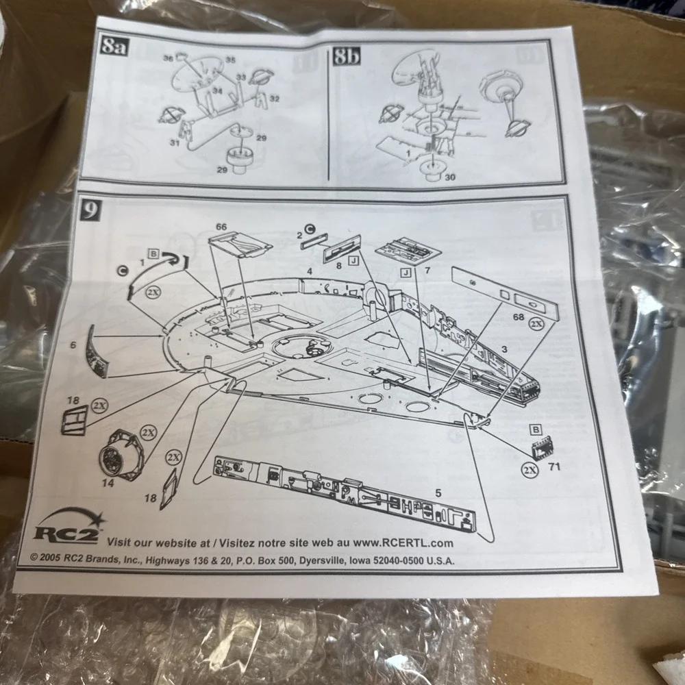 Star Wars Millennium Falcon Model Kit AMT ERTL #38273 Movie Print Open Box (106)